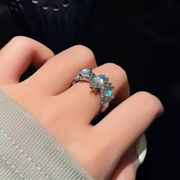🔵𝟲𝟱%𝗢𝗙𝗙 𝗯𝘂𝗻𝗱𝗹𝗲𝘀 𝟯+🔵 NEW Moonstone Adjustable Ring - Picture 11 of 14